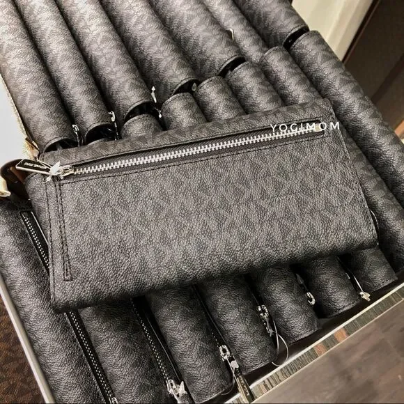 MICHAEL KORS Pocket Book Wallet Purse LG Trifold - Picture 10 of 14